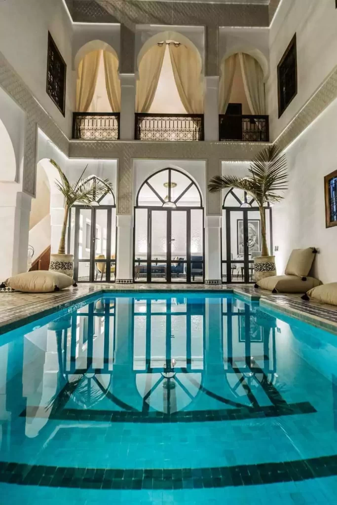 Riad NayaNour Riad de luxe à Marrakech swiming